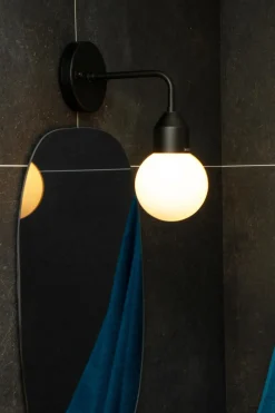 Aneta Lighting Badeværelsesbelysning Florens Sort/opalhvid