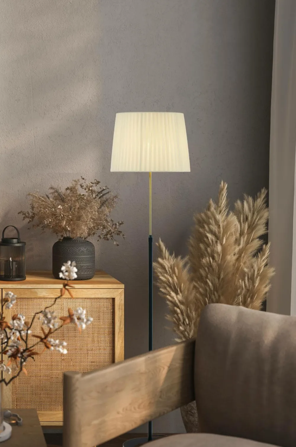 Aneta Lighting Gulvlampe Ezai sort/mat messing