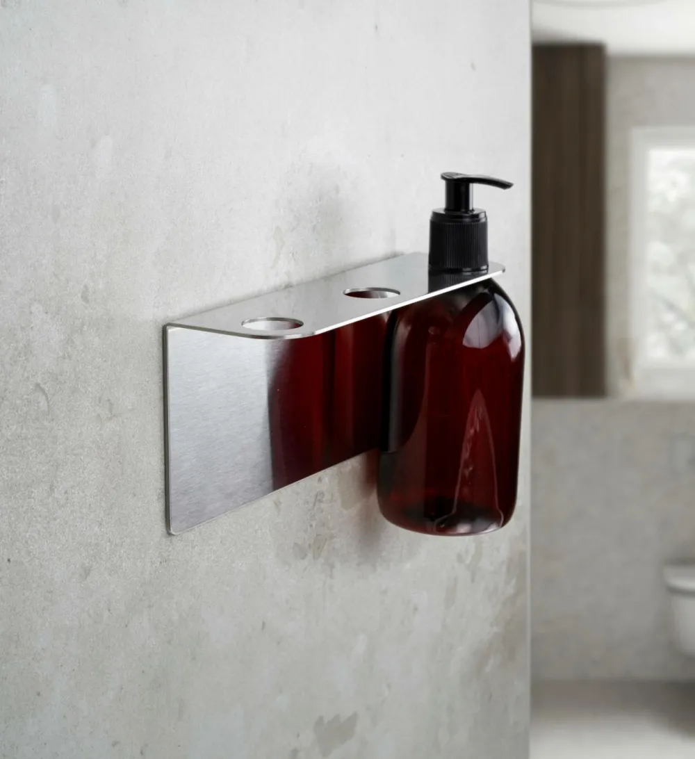 Beslag Design Badeværelsestilbehør>Base - Sæbepumpeholder Triple Børstet