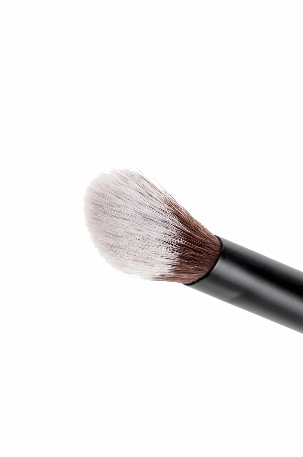Brushworks No. 25 Brightening Concealer Brush No Color Sale