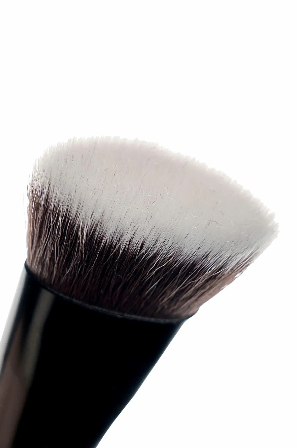 Brushworks No. 11 Flat Top Contour Brush No Color New