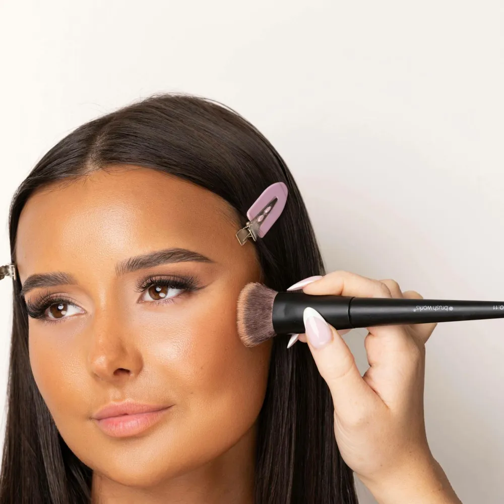 Brushworks No. 11 Flat Top Contour Brush No Color New