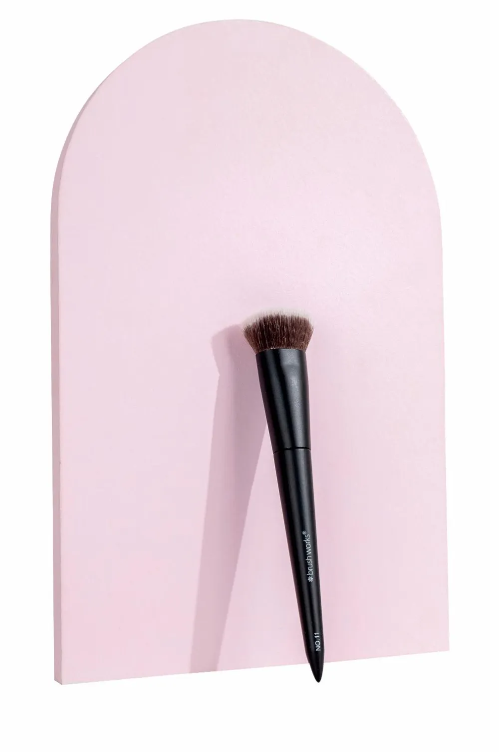 Brushworks No. 11 Flat Top Contour Brush No Color New