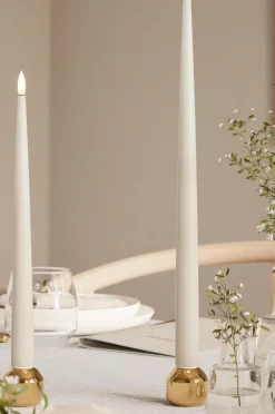 DeluxeHomeart Lys & Duft>LED Taper Candle Shiny 2,2x38 cm 2 stk. Sand