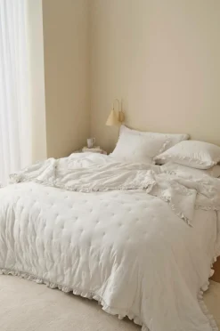 Ellos Sengetæpper>Sengetæppe Aimee Lys gråhvid