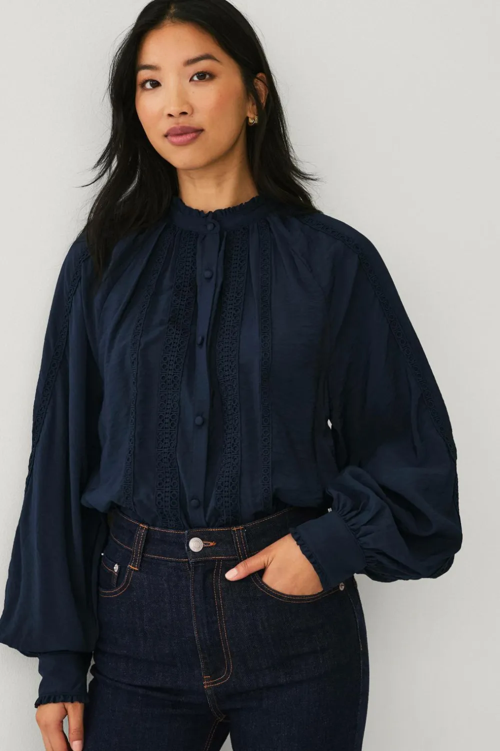 Ellos Collection Bluse med blondedetaljer Marineblå Hot