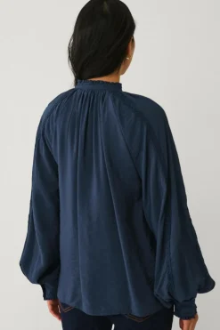 Ellos Collection Bluse med blondedetaljer Marineblå Hot