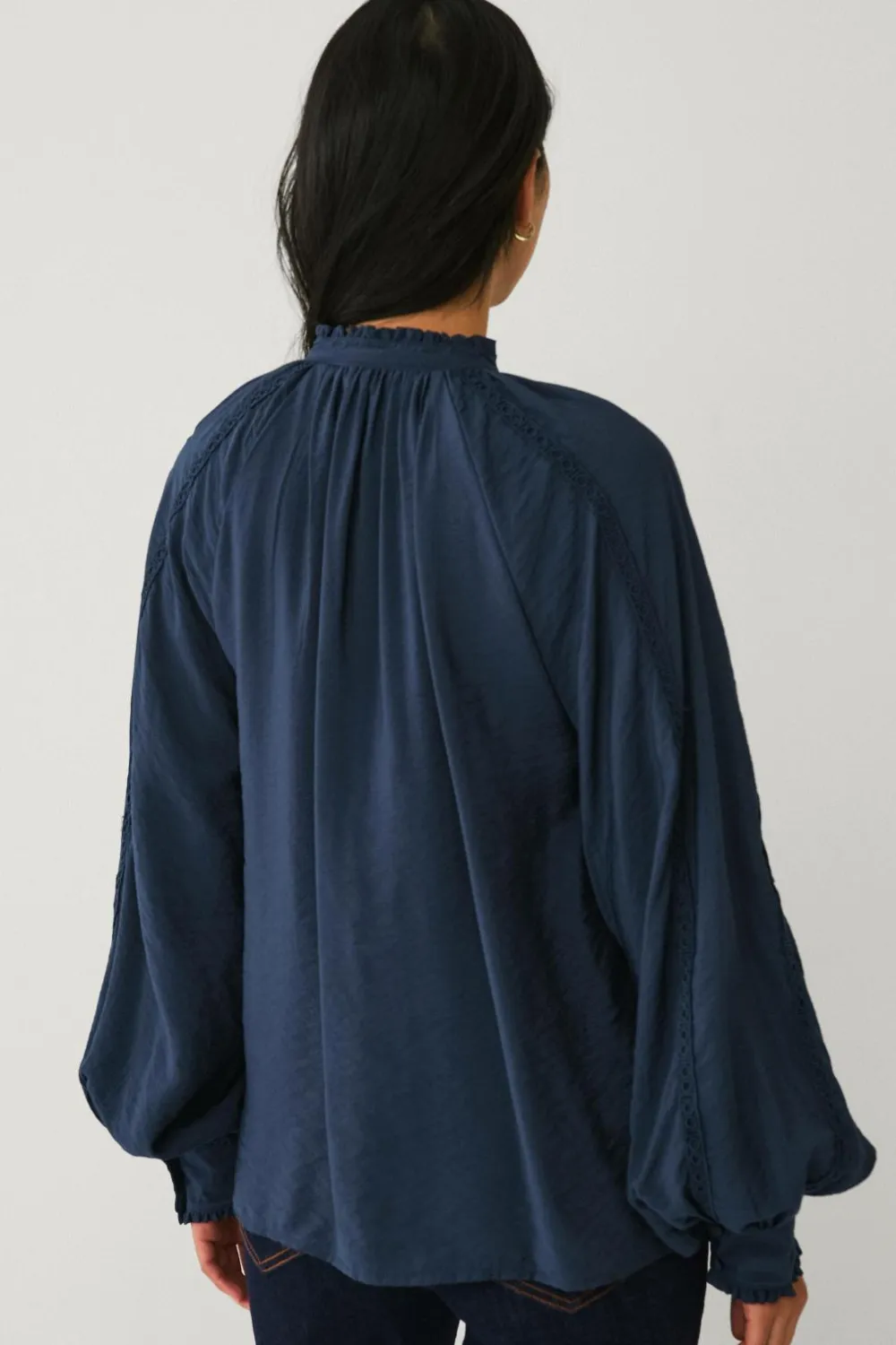 Ellos Collection Bluse med blondedetaljer Marineblå Hot