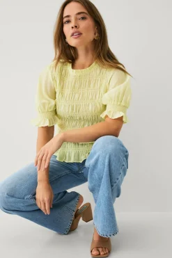 Ellos Collection Bluse med smock og pufærmer Lys gul Hot