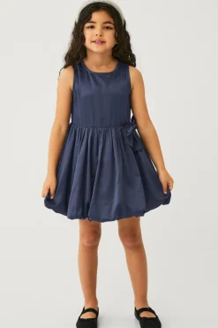 Ellos Collection Kjole Agatha Mørkeblå satin kjole Clearance