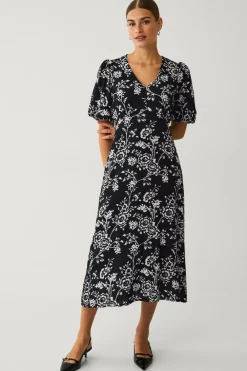 Ellos Kjoler>Collection Mønstret kjole i viskose sort og hvid