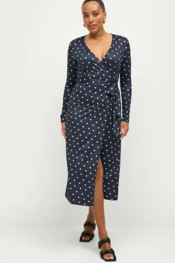 Ellos Kjoler>Collection Slå-om kjole Ylva Mørkeblåprikket