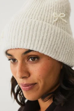 Ellos Collection Strikhue med sløjfedetaljer i perle creme Clearance