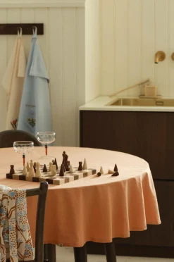 Ellos Borddækning & Servering|Bordtekstiler>Home Dug Elly i genanvendt halvlinned Ø 150 cm Mørk abrikos