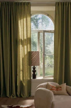 Ellos Gardinlængder Med Rynkebånd>Home Multibåndsgardin Elly Wide i genanvendt halvlinned ekstra bred 1-pak Olivengrøn