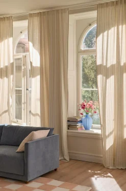 Ellos Gardinlængder Med Rynkebånd>Home Multibåndsgardin Elly Thin Stripe i genanvendt halvlinned 2-pak Bronzebrun