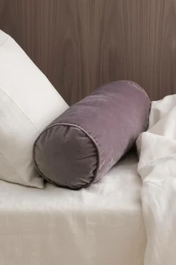 Ellos Pyntepuder & Betræk>Home Pølsepude Nora Cylinder i velour Purple