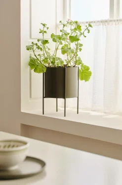 Ellos Potteskjulere>Home Potteskjuler Milton med vendbart stativ Brun