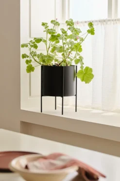 Ellos Potteskjulere>Home Potteskjuler Milton med vendbart stativ Sort