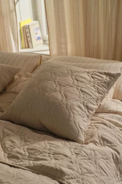 Ellos Pyntepuder & Betræk>Home Pudebetræk Elly Quilted i genanvendt halvlinned Linen beige