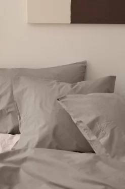 Ellos Pudebetræk>Home Pudebetræk Luca i bomuldspercale Lys gråbrun