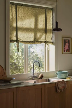 Ellos Gardinkapper>Home Roll up-gardin Elly i genanvendt halvlinned Olivengrøn