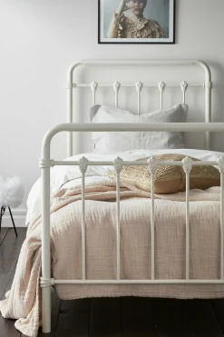 Ellos Senge & Madrasser>Home Seng Industrial 90x200 Hvid