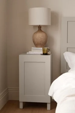 Ellos Reoler Og Opbevaring|Borde>Home Sengebord/skab Ben Greige