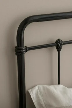 Ellos Senge & Madrasser><noscript><img width=