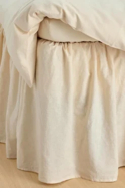 Ellos Home Sengekappe Elly Frilled i genanvendt halvlinned Cremet hvid