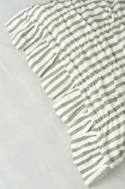 Ellos Home Sengesæt Avery Elastic i bomuldspercale 2 eller 3 stykker Lys olivengrøn stribet Outlet