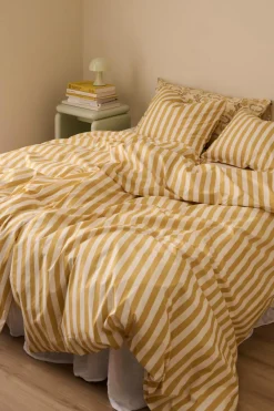 Ellos Home Sengesæt Crystal Stripe i bomuldspercale 2 eller 3 stykker Gul Best
