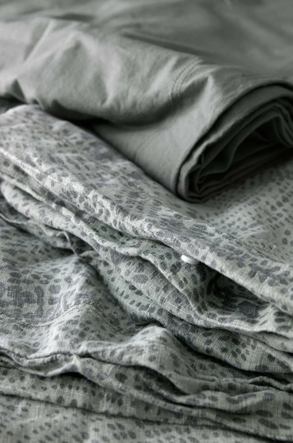 Ellos Home Sengesæt Juliette af økologisk bomuld - 2 eller 3 dele Kakigrøn Online