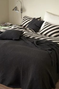 Ellos Sengetæpper>Home Sengetæppe Britt Mørkegrå