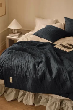 Ellos Sengetæpper>Home Sengetæppe Cleo Mørk gråblå