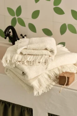 Ellos Badeværelsestekstiler>Home Sæt med frottéhåndklæder Molly 4 dele Cremehvid