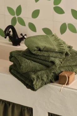Ellos Badeværelsestekstiler>Home Sæt med frottéhåndklæder Molly 4 dele Mørkegrøn
