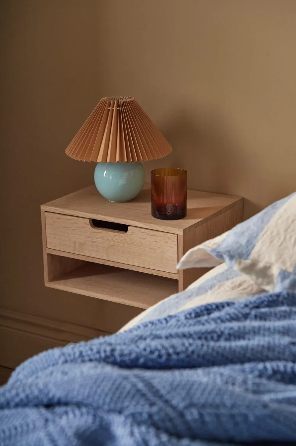 Ellos Borde>Home Væghylde / Sengebord Viggo Beige