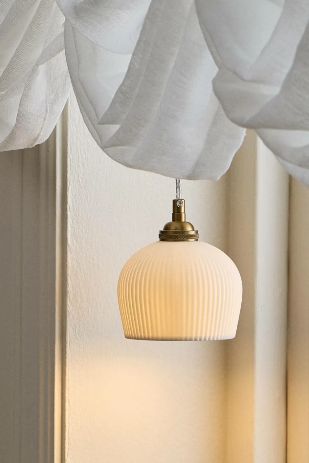 Ellos Pendler>Home Vindueslampe Elsie Hvid/messingfarvet