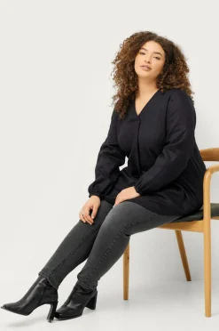 Ellos Tunikaer>Plus collection Tunika Lisa i hør Sort mat sort