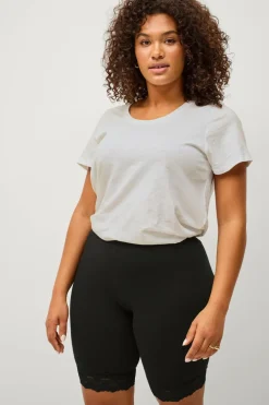 Ellos Shorts>Plus collection Korte cykelshorts med blondekant Sort