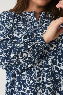 Ellos Plus collection Bluse med ballonærmer Hvid med blå blomster Outlet