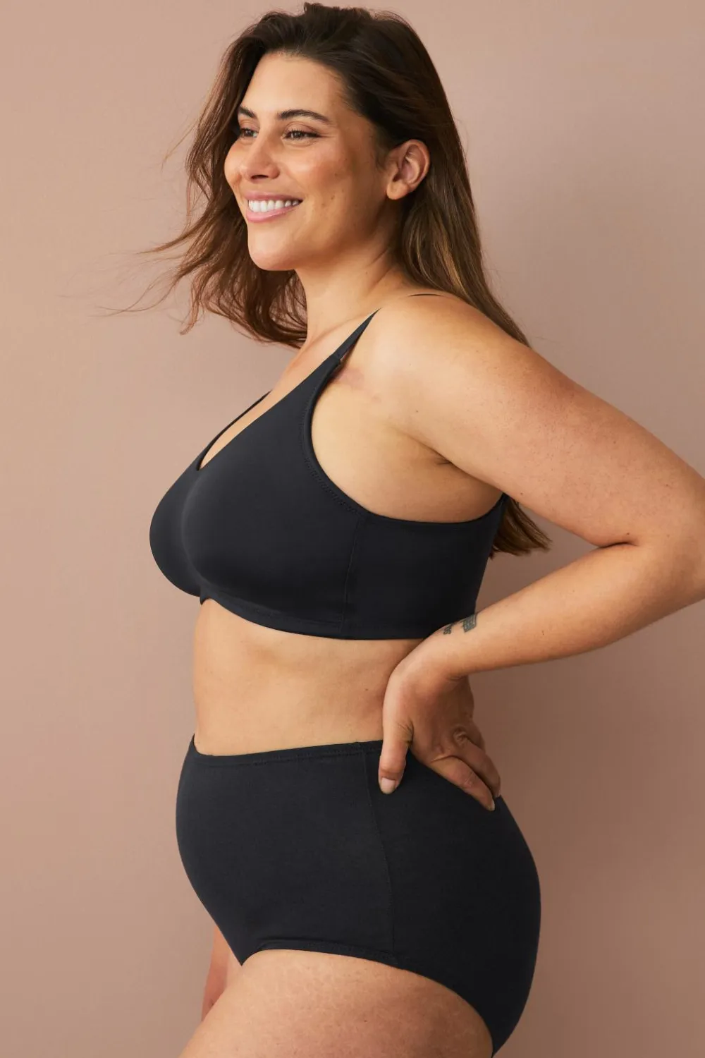 Ellos Plus collection Blød BH i mikrofiber Sort Discount