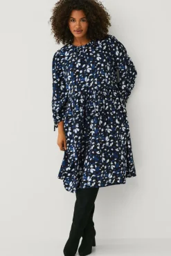 Ellos Plus collection Kjole med pufærmer Blå blomstret Online