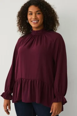 Ellos Skjorter & Bluser>Plus collection Chiffonbluse med flæser vinrød