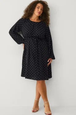 Ellos Kjoler>Plus collection Kjole med ballonærmer Sort med prik