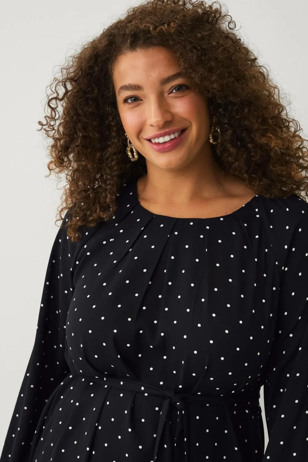 Ellos Kjoler>Plus collection Kjole med ballonærmer Sort med prik