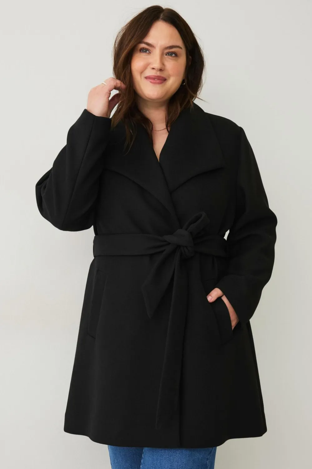 Ellos Jakker & Frakker>Plus collection Kappe med bindebælte sort