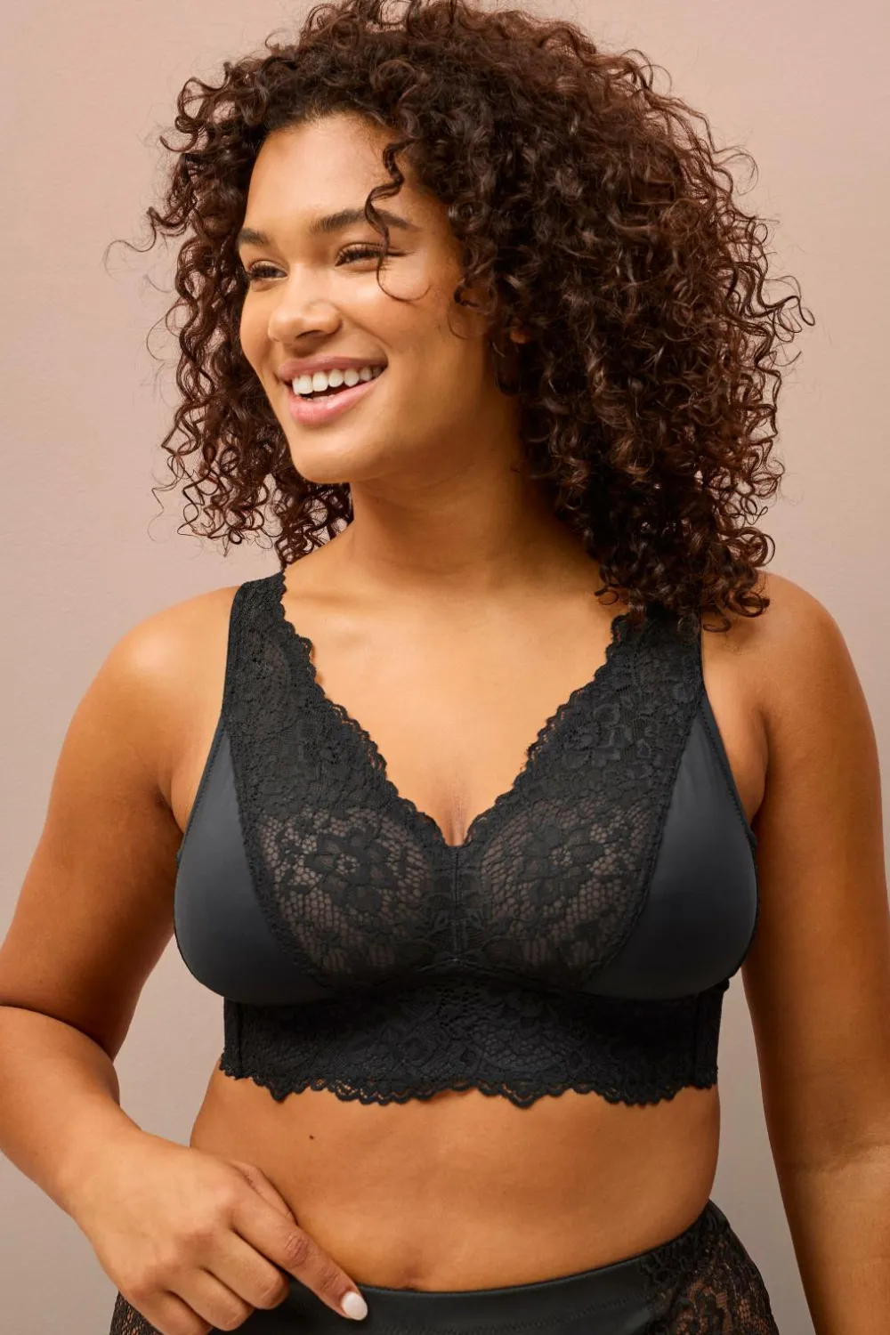 Ellos Bh'Er>Plus collection Blød blonde-bh Sort