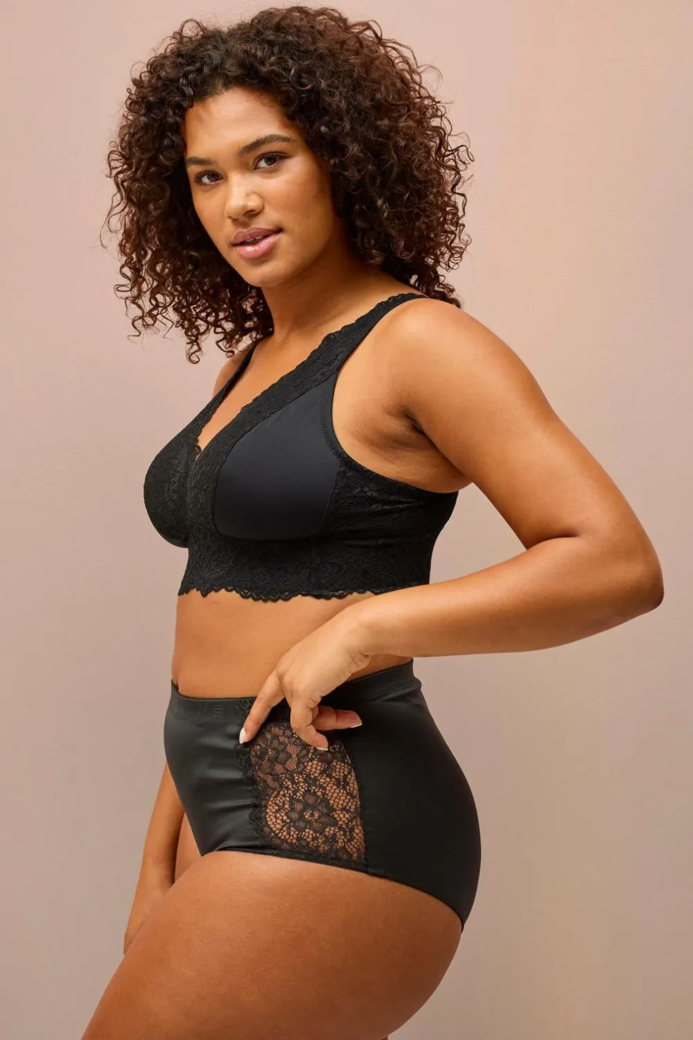 Ellos Bh'Er>Plus collection Blød blonde-bh Sort